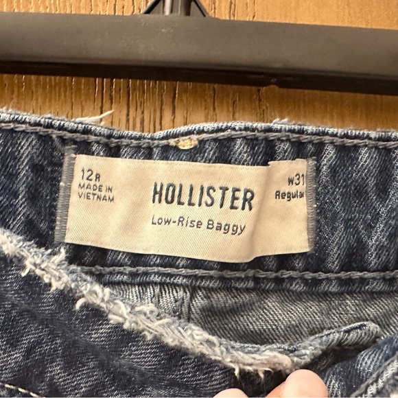 Hollister Low-Rise Jeans - Picture 2 of 2